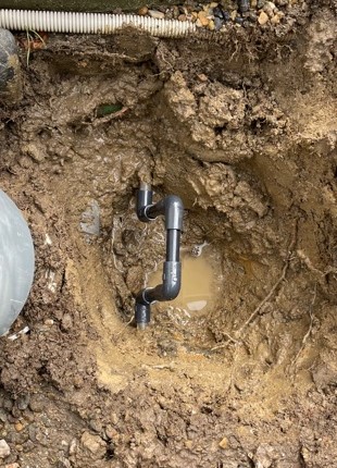 お庭の水道管水漏れ