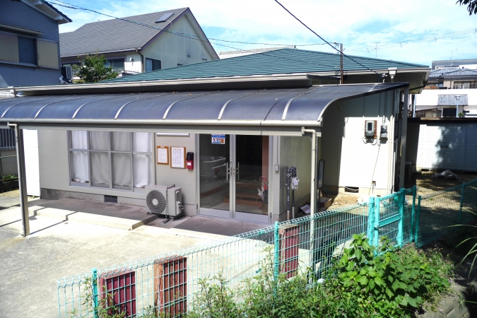 落葉が多いから雨樋集水桝は３ヶ増設！地域集会所　屋根・外壁改修工事